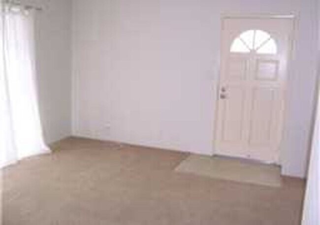 Building Photo - Crosspointe Townhouse - ground floor 2 bed...
