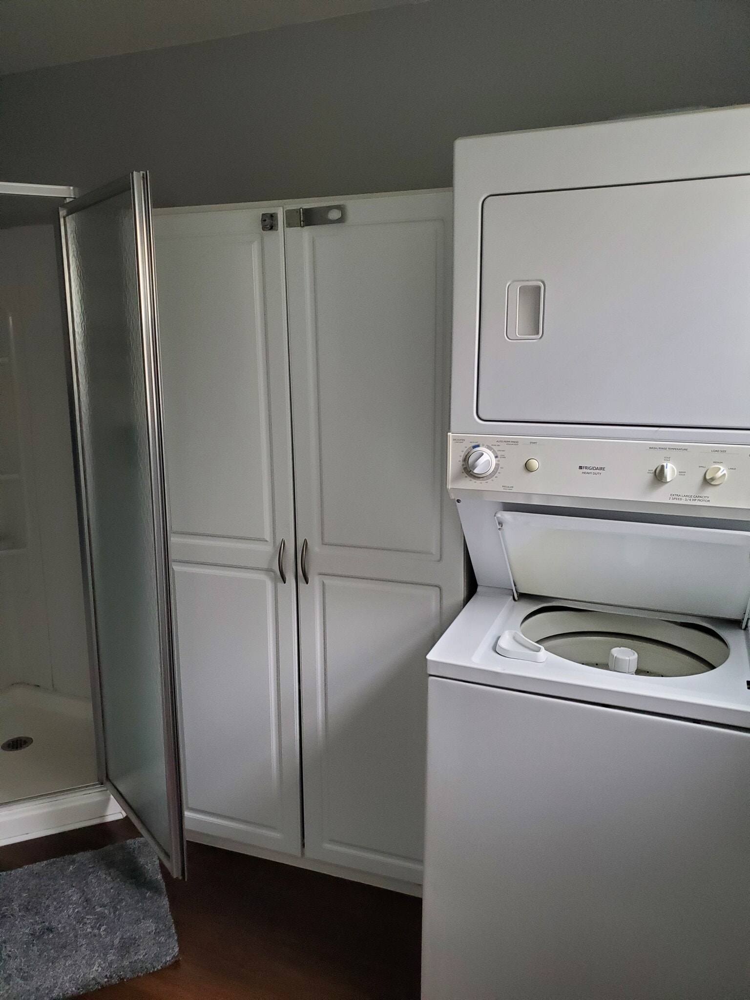 laundry/shower - 3502 Hawkins Ave