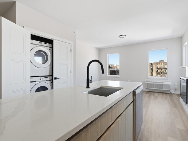 Building Photo - 304 61st St