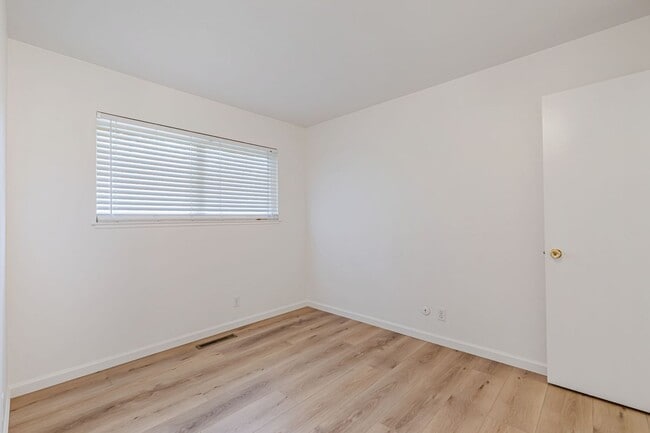 Building Photo - 652-654 Vasona Ave