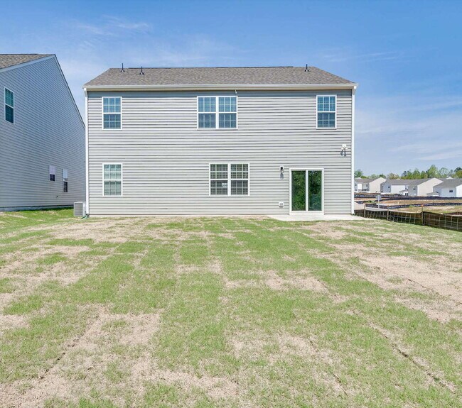 Building Photo - "Spacious 5-Bedroom Haven in Fuquay-Varina!"
