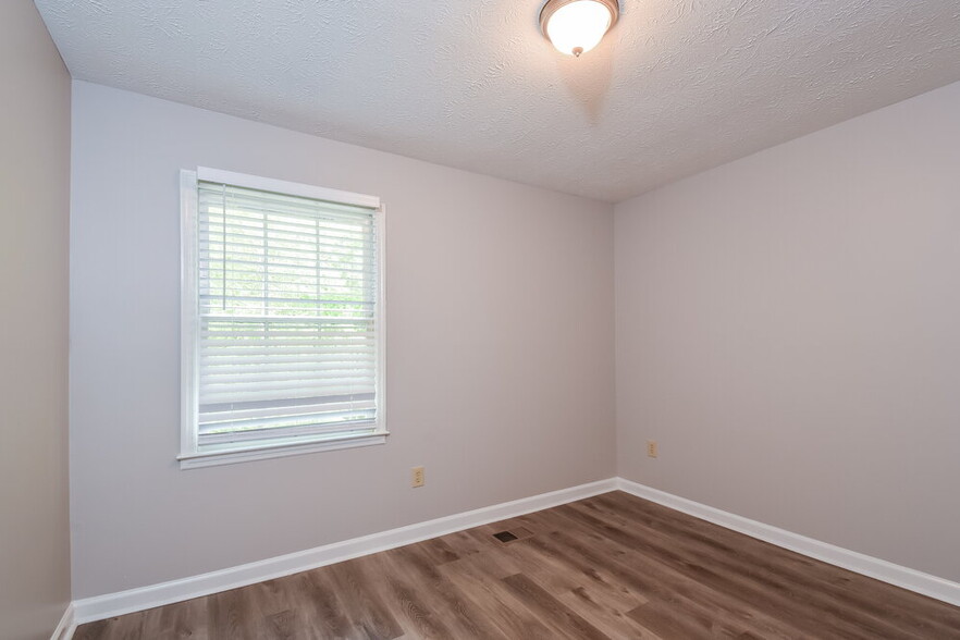 Building Photo - 188 Cherokee Village Dr