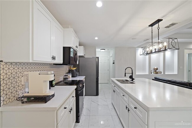 Building Photo - 4104 S Rodman Ln
