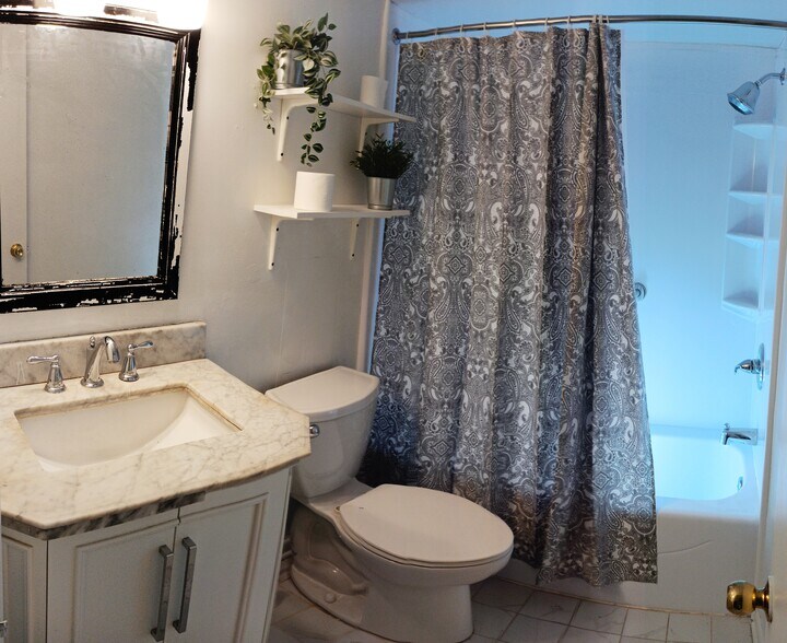 2nd Bathroom - 124 Roberts Ln