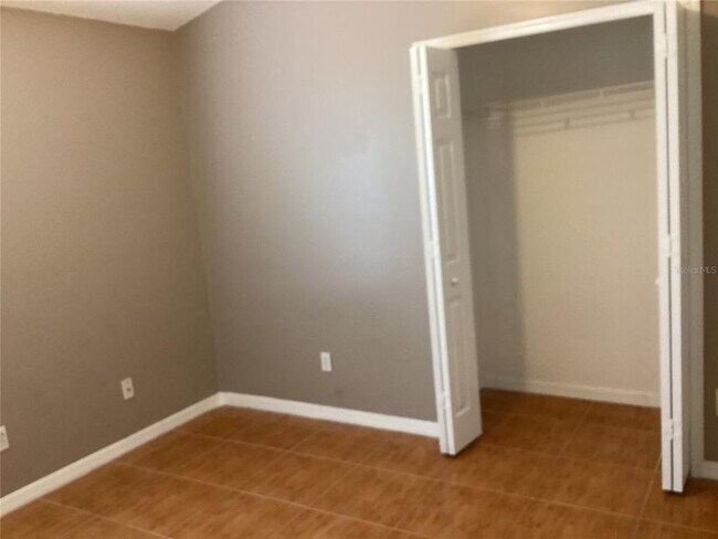 Building Photo - 572 Lancer Oak Dr