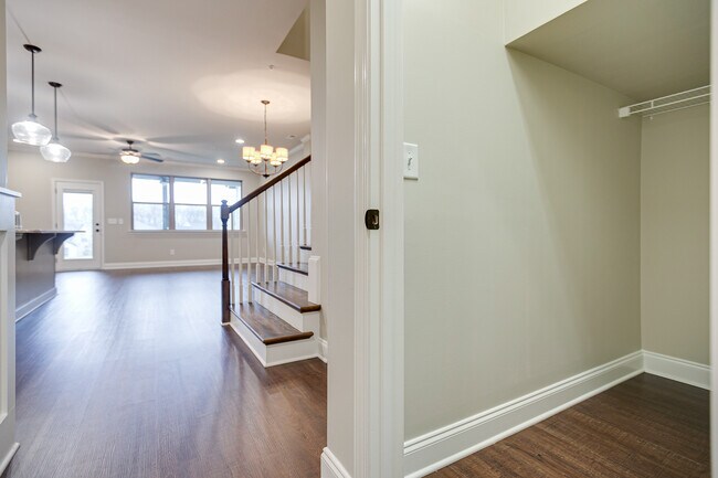 Building Photo - 2576 Wellesley Square Dr