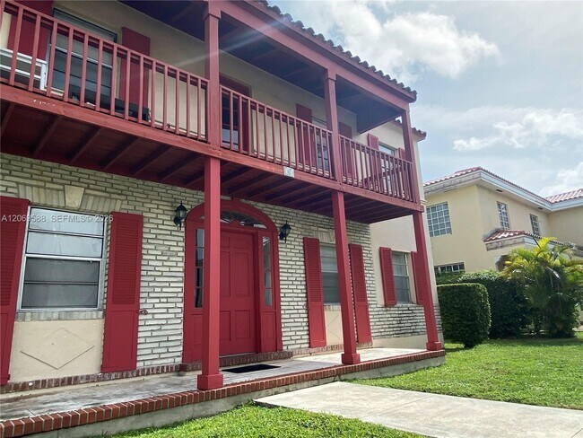 Building Photo - 33 Madeira Ave