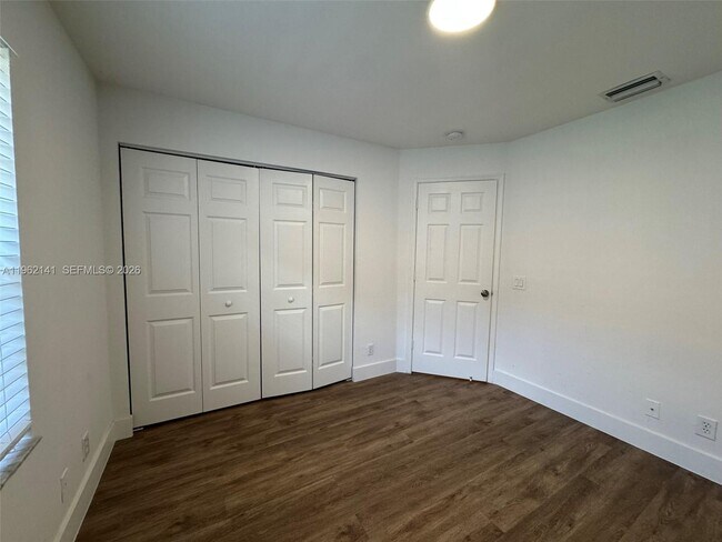 Building Photo - 4273 Fox Ridge Dr