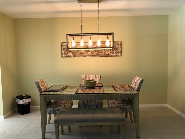 Building Photo - 405 High Point Blvd N