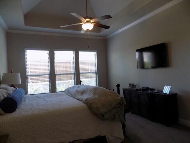 Building Photo - 2440 Vaquero Ln