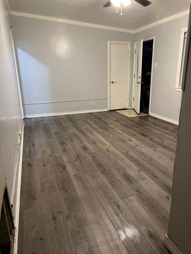Building Photo - 3 Bed 1 bath RENTAL in Denison for $1,345