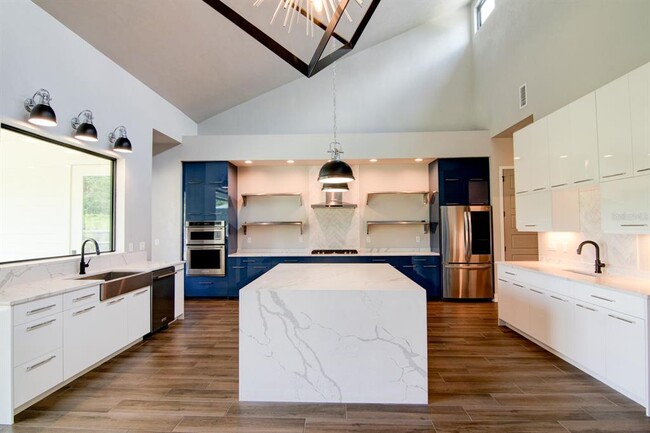 Building Photo - 861 SW 120th Dr