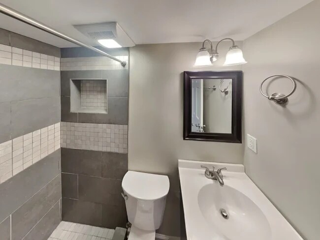 Building Photo - Lantern Square Apartments-A3