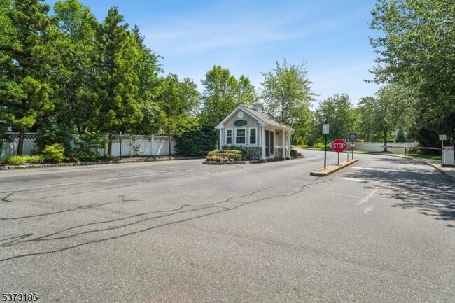 Building Photo - 22 Pebble Beach Dr