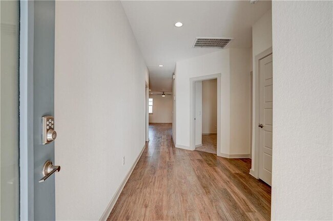 Building Photo - 280 Tequilana Pass