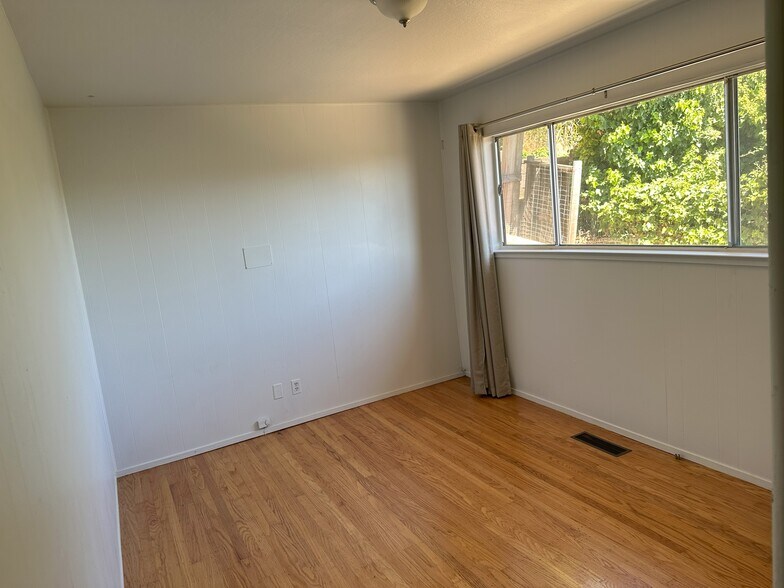 Building Photo - 2434 Mira Vista Dr