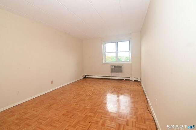 Building Photo - 27 Northill St