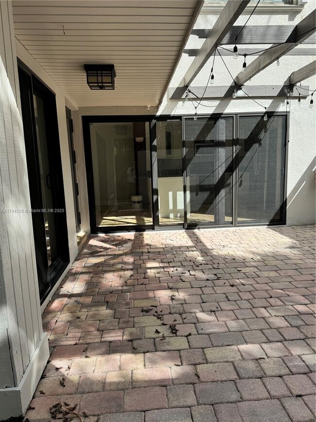 Building Photo - 4702 SW 67th Ave