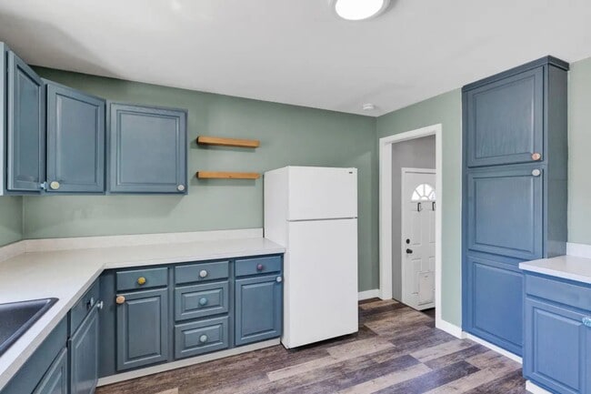 Building Photo - Kensington Avenue