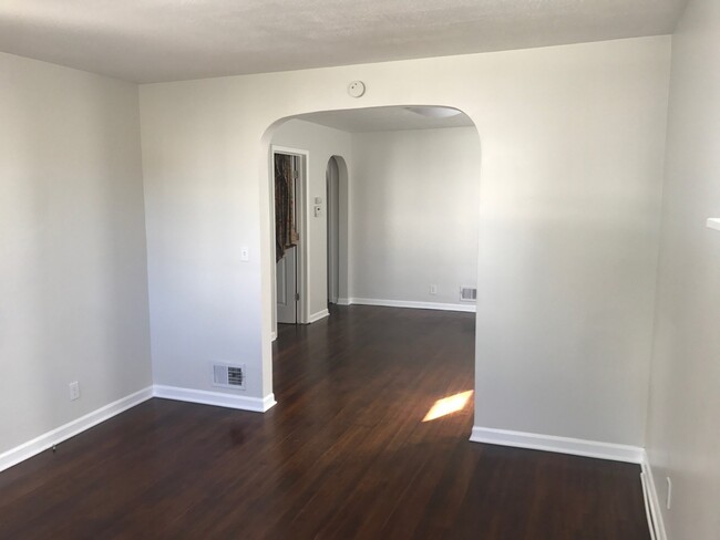 Building Photo - 2BR Updated Midtown Home - Available Now!