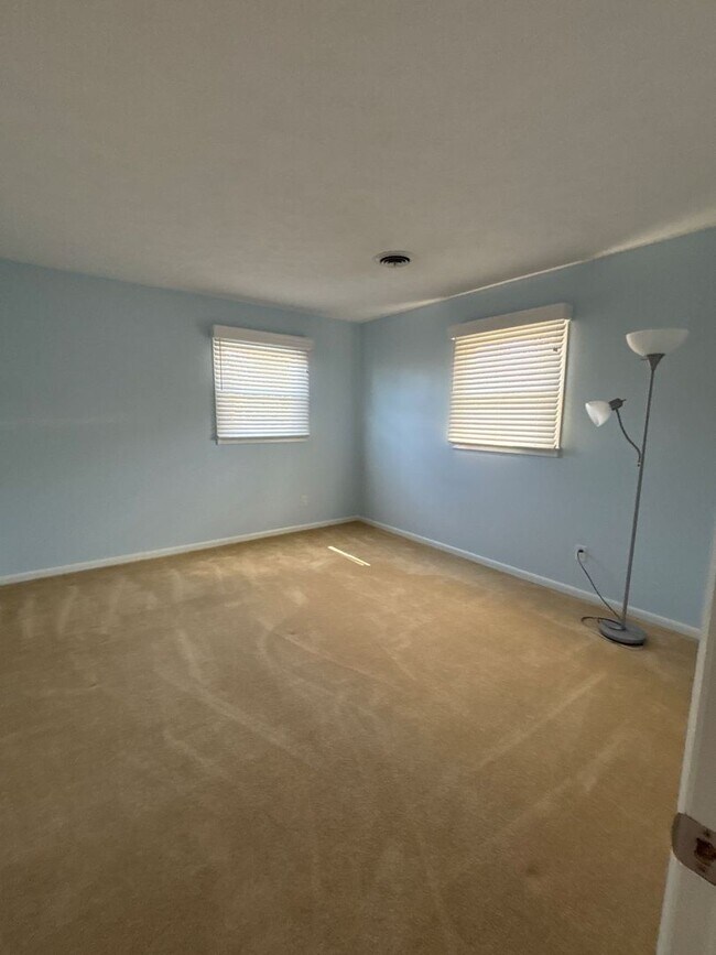 Building Photo - Beautiful 4-Bedroom/2.5 Bath Single-Family Home in Great Neighborhood in Johnson City, TN, with d...