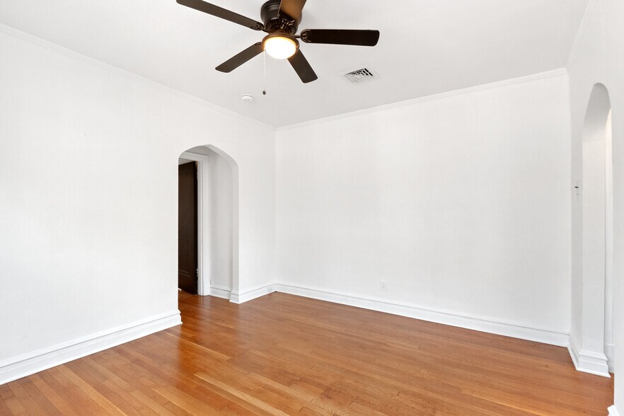 Building Photo - 7246 Amherst Ave