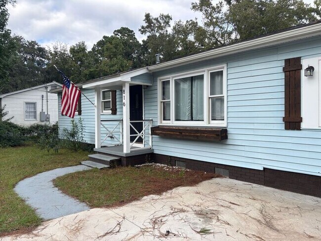 Building Photo - 816 Savage Rd