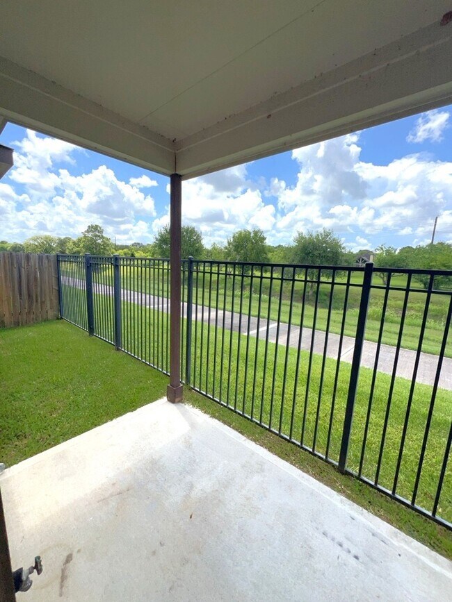 Building Photo - 7118 Fannin St