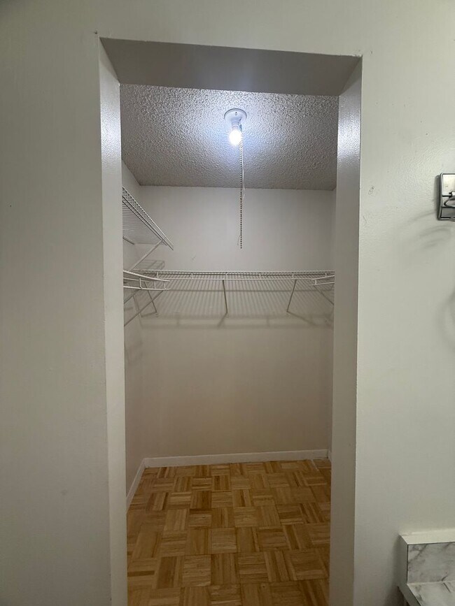 Building Photo - 1101 Spring Meadow Dr