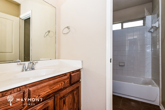 Building Photo - 719 Fannin Dr