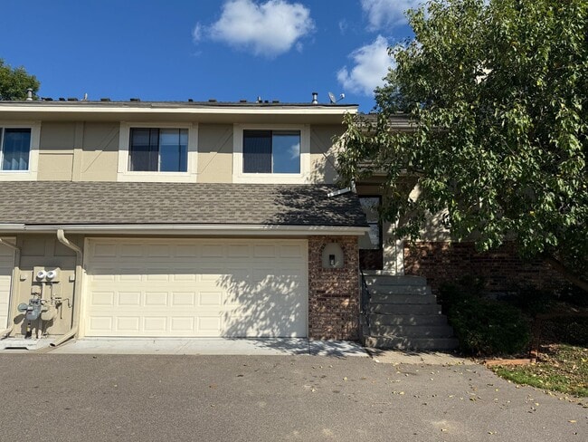 Building Photo - Two Bedroom Townhouse W/ Views Of Rice Lak...