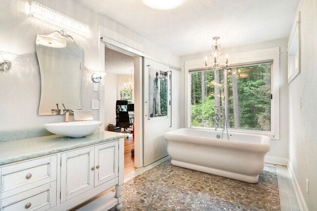 Building Photo - Private Retreat Backing to Trails in the Heart of Lake Oswego