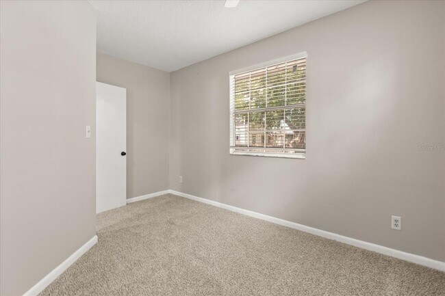 Building Photo - 742 N Westmoreland Dr