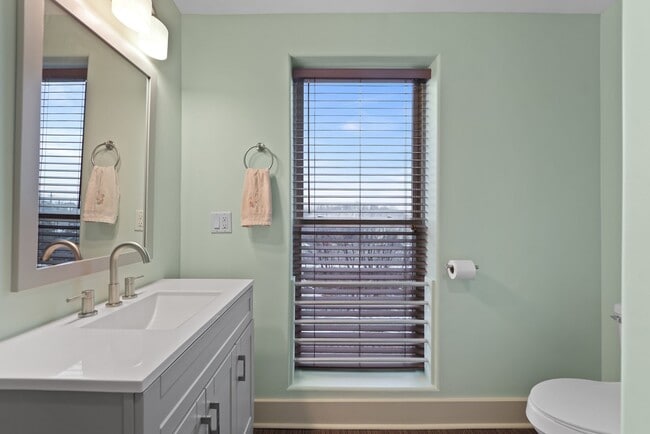 Building Photo - 334 Broad St