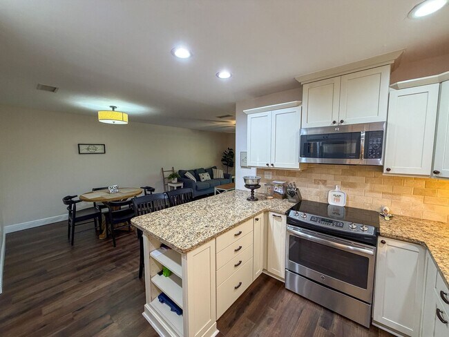 Building Photo - Biven's Lake Estates South #2728