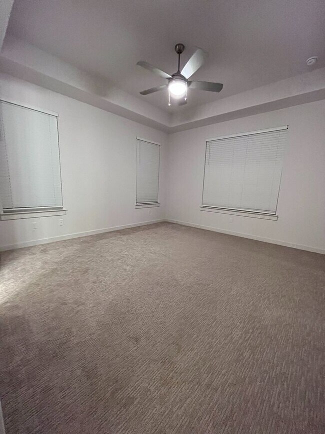 Building Photo - 1531 N Red Bud Ln