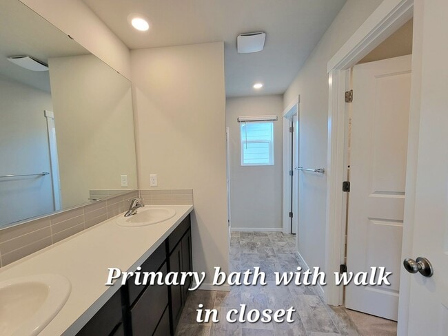 Building Photo - Brand New 3 bed with loft and fully fenced yard in convenient CK location!