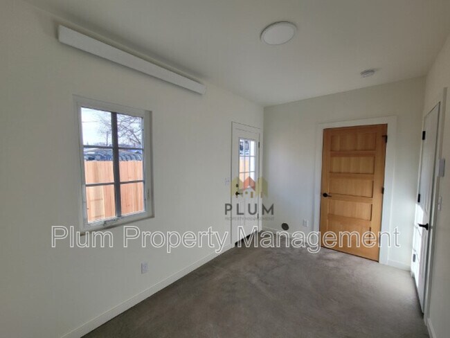 Building Photo - 2023 S Higgins Ave