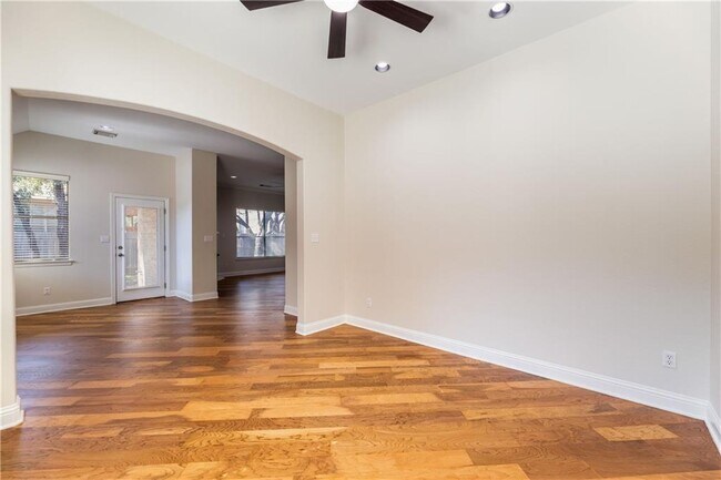 Building Photo - 4001 Sapphire Loop