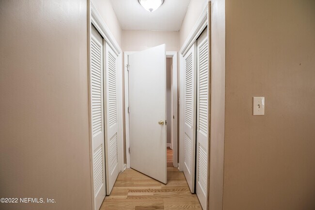Building Photo - 6029 Clifton Ave