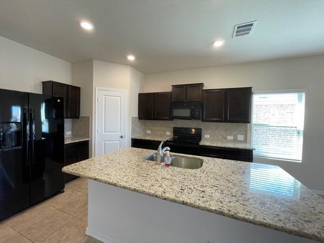 Building Photo - 1001 Hillrose Dr