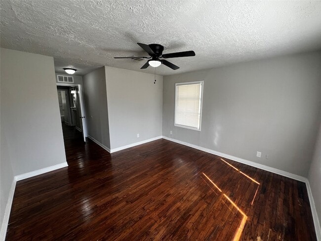 Building Photo - 5815 Southseas St