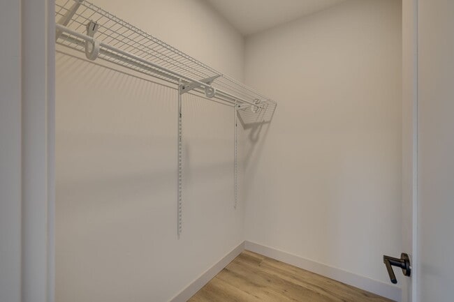 Building Photo - Beautiful 2 bed 2 bath townhouse!