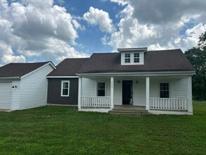 Building Photo - Country living at its finest!