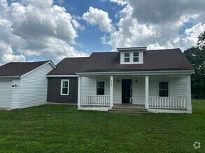 Building Photo - Country living at its finest!