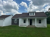 Building Photo - Country living at its finest!