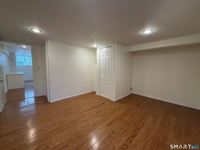 Building Photo - 46 Prudence Dr