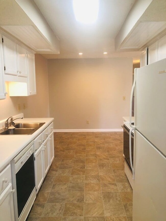 Building Photo - Great location in Greer with easy drive to...