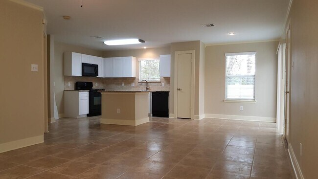 Building Photo - Hailey's Manor