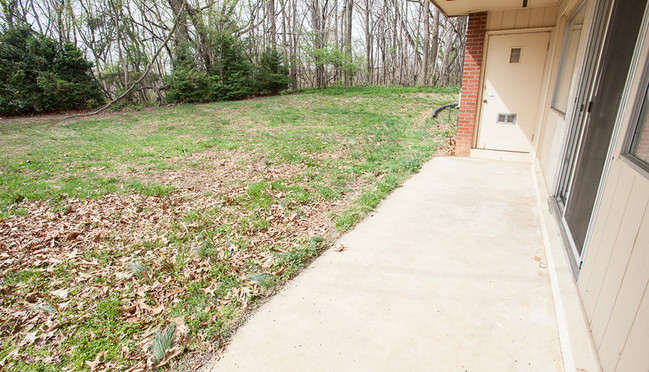 Primary Photo - Oak Hill Apartments